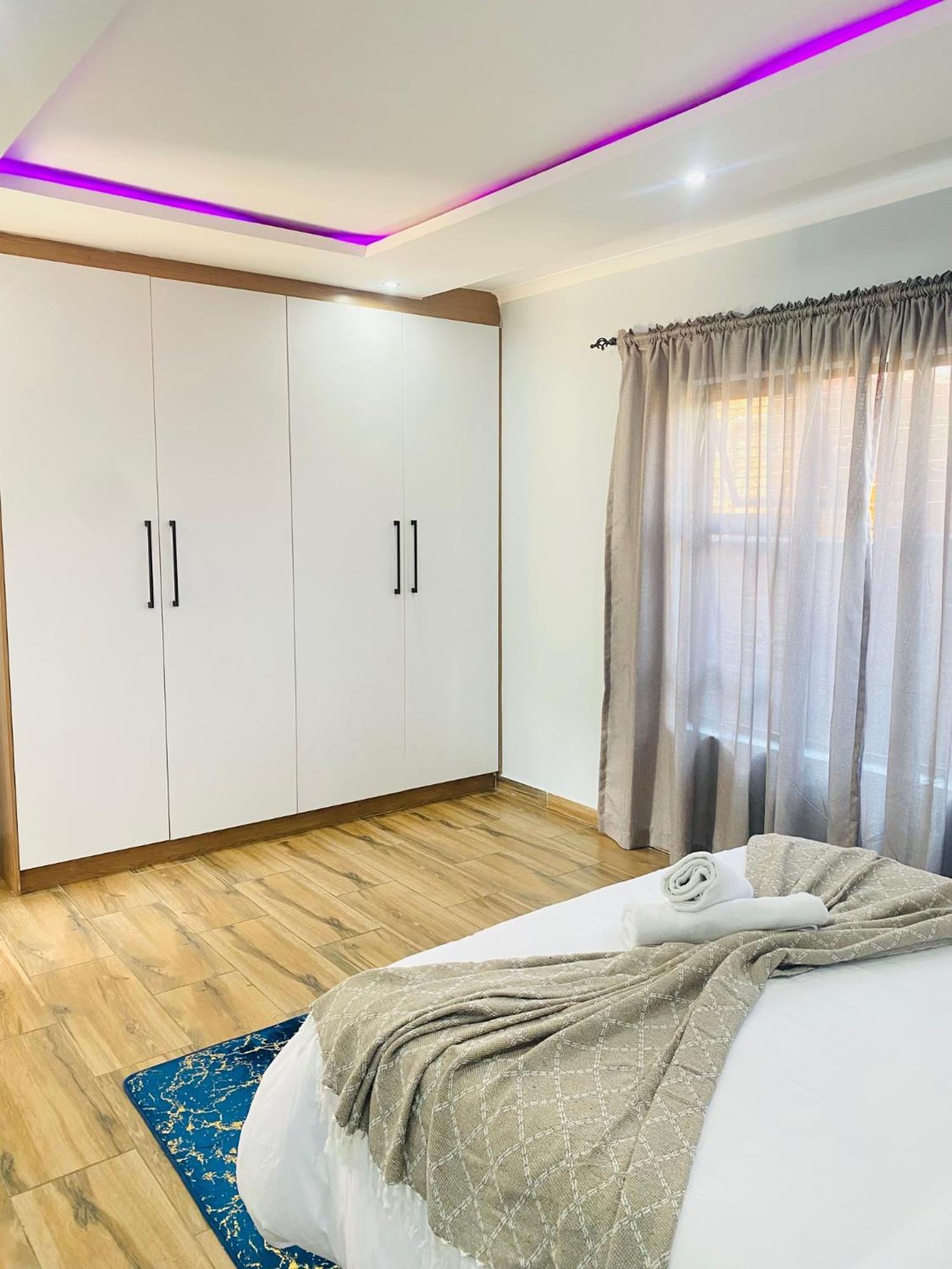 Airport Imperial Guest House Kempton Park Exterior photo